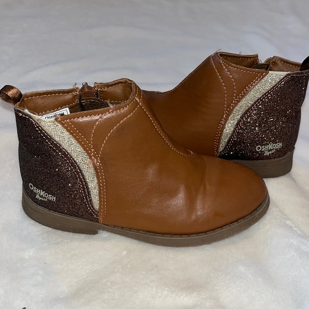 Kids Oshkosh boots size 12